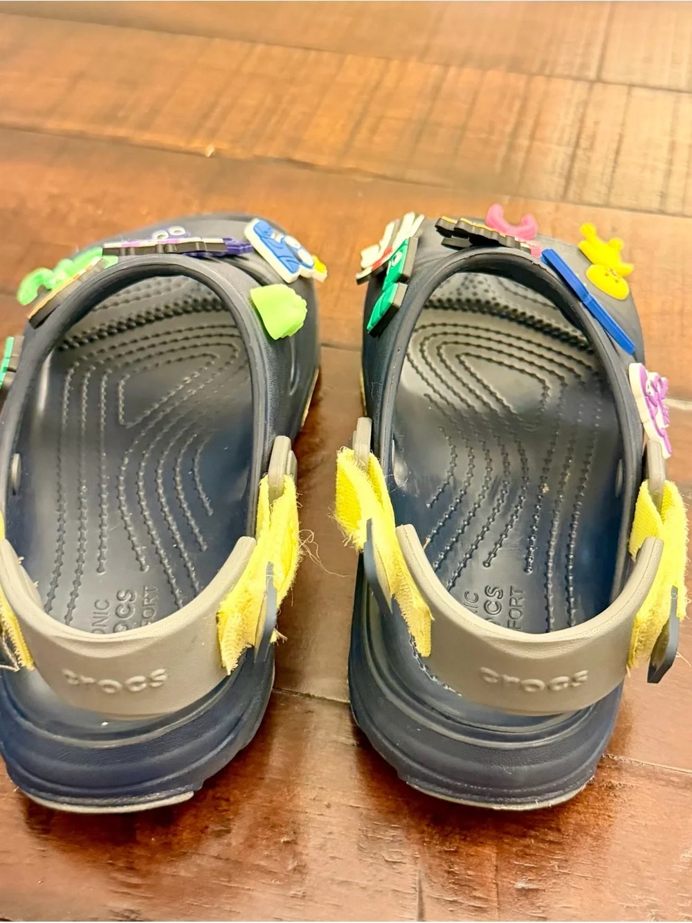 Crocs J3 Kids Classic All-Terrain Sandal Black & 14Charms Adjustable Straps